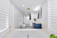 Azure Sea, Oceanviews, Wifi, 2 Pools + Gym - B&B Airlie Beach