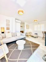 Beautiful Penthouse with Rooftop & Pool close to Burriana Beach - B&B Nerja