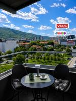 MM Elegant Apartment with 2 Private Parking - B&B Skopje