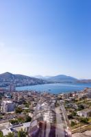 Highlight Apartment Saranda Elevated City View Stay - Chambres d'hôtes Saranda