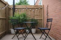 1 Bedroom Apartment Near Farnborough Airport, Free Parking, Sleeps 5, Contractors & Long Stays - Chambres d'hôtes Cove