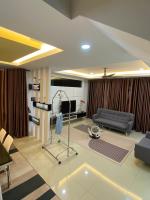 Semi-D homestay Helena with swimming pool - B&B Malacca