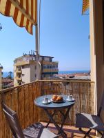 Apartment Nina With Sea View - Chambres d'hôtes Sanremo