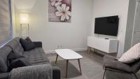 Brand New 2BR house with front double garage - B&B Cochrane