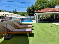 Kameni dvori - Family Villa with Pool & Jacuzzi for 8 - Chambres d'hôtes Imotski