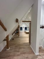 Helles Apartment mit Dachbalkon & Kingsize-Bett - B&B Bad Wünnenberg