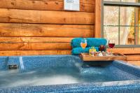 Private Loft Cabin | Hot Tub · Arcade · King Bed - B&B Gatlinburg