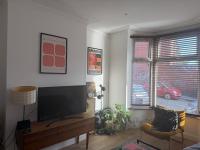 Boho retro newly refurbed, 4 double bedroom house - B&B Headingley