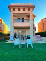 Amazing standalone Villa with 4 master rooms, private Garden, and pool - Ferienwohnung Al Ḩammām
