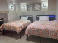 Lower Suite- 10 minutes away from airport - Bed and Breakfast Calgary