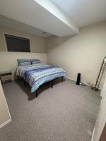Lower Suite- 10 minutes away from airport - Bed and Breakfast Calgary