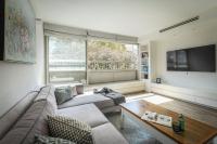 Chic 2BR Apt w Large Windows in Tel Aviv Old North - Bed and Breakfast Tel Aviv