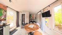 Garden Residence - The Garage - Bed and Breakfast Drahobudice
