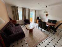 Apartamento de 2 dormitorios con balcón y vistas al lago