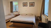 Dreibettzimmer mit eigenem Bad