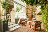 Serene Retreat with Lush Garden - Chambres d'hôtes Tel-Aviv