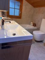 Gstaad - Cozy spacious Flat right in the village - B&B Rougemont