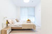 Mamad Sunlit Elegant 3BR Stay with Mamad - B&B Tel Aviv