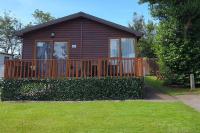 Wooden 3-Bed Lodge Sleeps 9 10 with Front Decking - Ferienwohnung Fleetwood