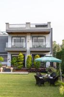 ELIVAAS Signature Aranya Library Villas With Private Pool, Sit-out Area, Common Lounge & Garden With Forest Views - Chambres d'hôtes Kotā Bāgh