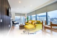 2BR Salford Quays Apt - Near Tram & MediaCity By Paul & Malin Properties Short Term Lets - B&B Manchester