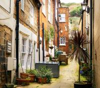 Whitby Old Town Stay, Sleeps 4, The Nest - Bed and Breakfast Whitby