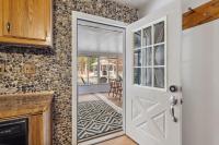 Modern Comfort Quiet, Clean & Central Hot Tub! - B&B Saint Helen