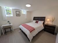 Cozy 2-Bedroom Basement Unit In Toronto - Bed and Breakfast Toronto
