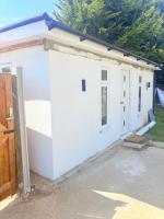Garden Nest, Free Parking , Private Access , WiFi , 5 mints Drive to Luton airport , Train station, Town centre , M1 - Chambres d'hôtes Luton