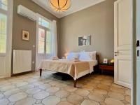 New 2BR Under the Acropolis apartment - Chambres d'hôtes Athènes