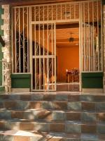 Grande maison familiale 150 m2, 8 pers, WiFi & parking - B&B Ambondrona