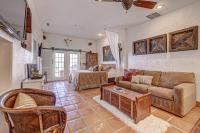 King Bed Villa with Kitchen, Spa, Pool, Gym - Relaxing - B&B St. George