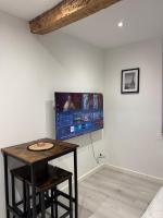 Les Perles de Limoux -Studio Centre Clim Wifi Parking Gratuit - B&B Limoux