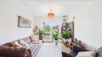 Stylish Coastal Cottage in Gurnard Dog Friendly Garden - Bed and Breakfast Cowes