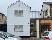 Spacious 3-Bed Near Cardiff City Centre w Courtyard - B&B Cardiff