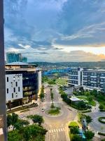 Luxury Menlyn Maine Apartment Walk to Everything - Chambres d'hôtes Pretoria