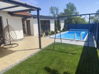 Počitniška hiša Maja v naravi - Bed and Breakfast Planina pri Sevnici