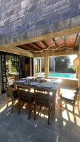 Surf Point Villa for six with swimming pool - B&B Jeffreys Bay