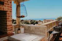 Surf Point Villa for six with swimming pool - B&B Jeffreys Bay