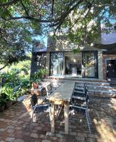 Surf Point Villa for six with swimming pool - B&B Jeffreys Bay
