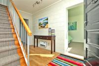 Cape View Villa Sun Drenched House With Sea Views - B&B Haumoana