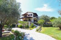 Tree Tree Suites, Large Paradise Gardens, 2 min to Beach - B&B Pefkochóri