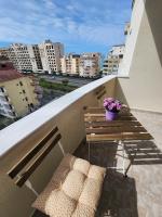 Modern Coastal Apartment, 3 min Walk to the Beach - Bed and Breakfast Durrës