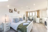 Chic Loft Studio Near London - EV Charger - Bed and Breakfast Aveley