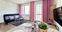 HolidayHomePL Centrum KOL1812 apartament z osobną sypialnią i balkonem - B&B Międzyzdroje