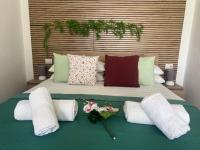 Blossom View Room, Hideaway Haven Villa - B&B Sant'Anna Arresi