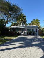 Flip Flops 1 mile beach stadium close - B&B Hollywood