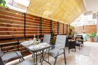 Kalamata's Urban Oasis with Private Balcony - B&B Kalamata