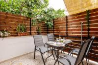 Kalamata's Urban Oasis with Private Balcony - Bed and Breakfast Kalamata