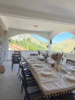 Stunning Mountain Views and Authentic Croatian Stone House near Split and Sea - B&B Žrnovnica
